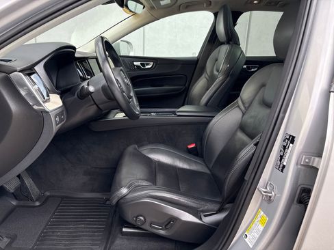 Certified 2022 Volvo XC60 B5 Inscription w/ Climate Package image 11