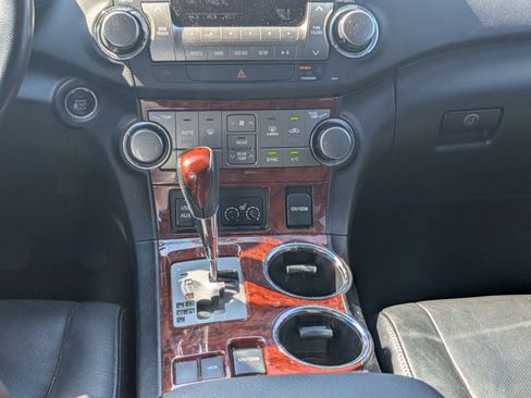 Used 2012 Toyota Highlander Limited w/ Tow Pkg FWD image 21