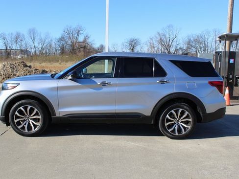 Used 2022 Ford Explorer ST image 2