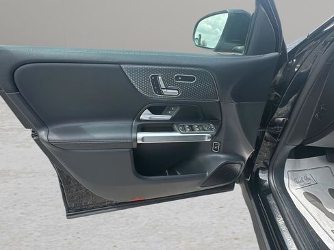 Used 2024 Mercedes-Benz GLB 250 4MATIC image 18