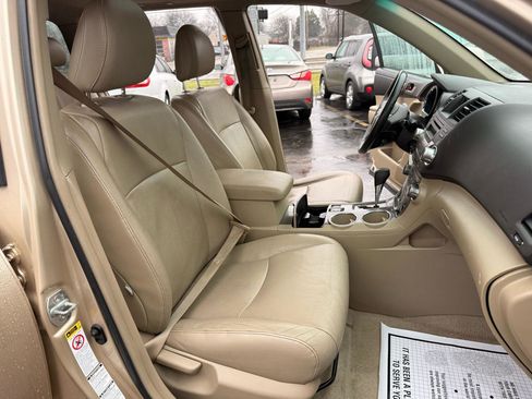 Used 2010 Toyota Highlander SE image 14