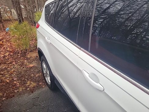 Used 2016 Ford Escape SE w/ Equipment Group 201A image 17