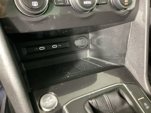 Used 2021 Volkswagen Tiguan SEL w/ 3rd Row Seat Package AWD/4WD image 28