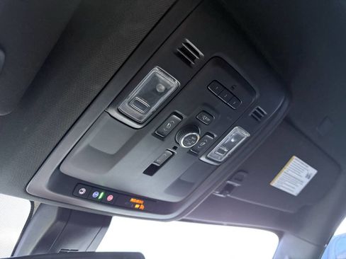 Used 2022 Chevrolet Suburban Premier AWD/4WD image 22