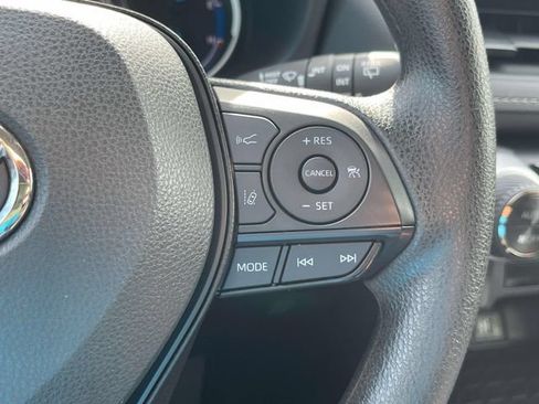 Used 2025 Toyota RAV4 XLE AWD/4WD image 32