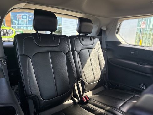 Used 2023 Jeep Grand Cherokee L Limited w/ Black Appearance Package image 16