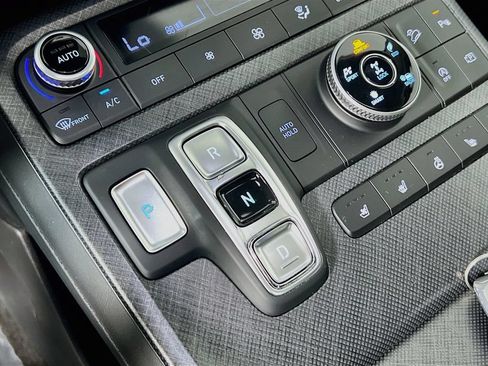 Certified 2024 Hyundai Palisade Limited AWD/4WD image 16