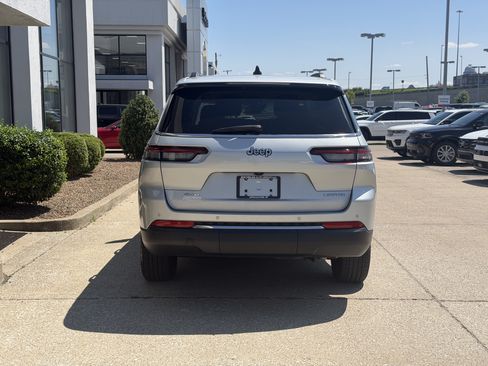 Used 2023 Jeep Grand Cherokee L Limited AWD/4WD image 6