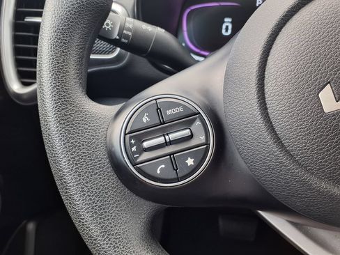 Used 2025 Kia Soul LX w/ LX Technology Package FWD image 21