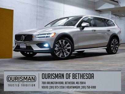 New 2025 Volvo V60 B5 Cross Country Ultra w/ Protection Package Premier