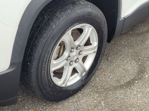 Used 2018 GMC Acadia SLE image 23