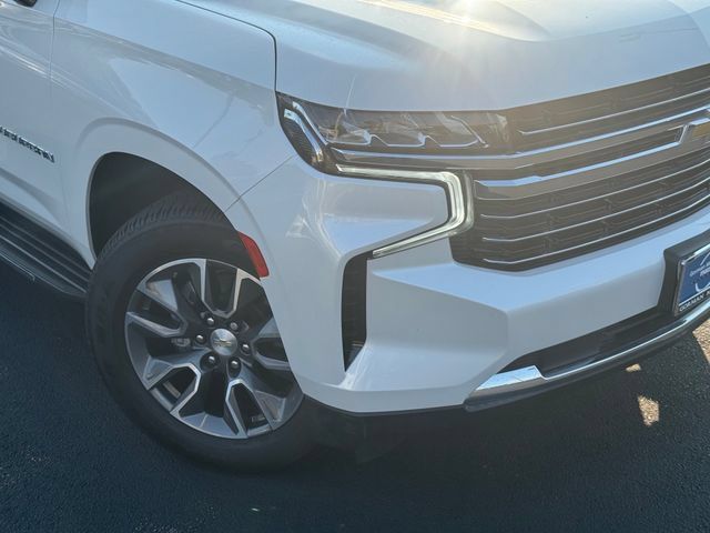 Used 2021 Chevrolet Suburban LT w/ Rear Media and Nav Package RWD image 3