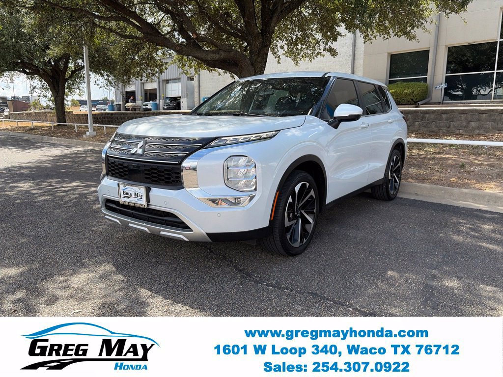 Used 2023 Mitsubishi Outlander SE FWD image 3