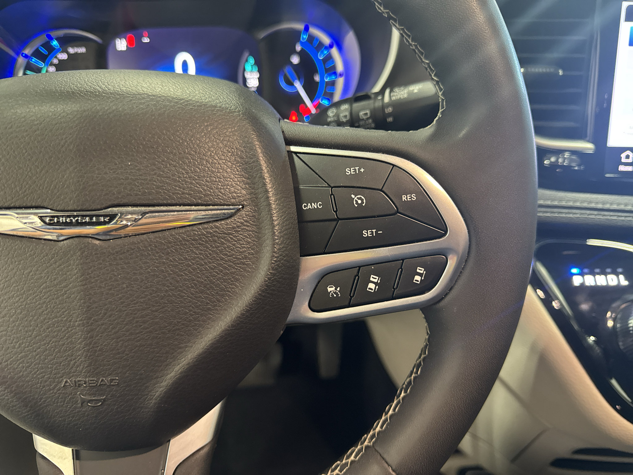 Used 2024 Chrysler Pacifica Limited FWD image 24