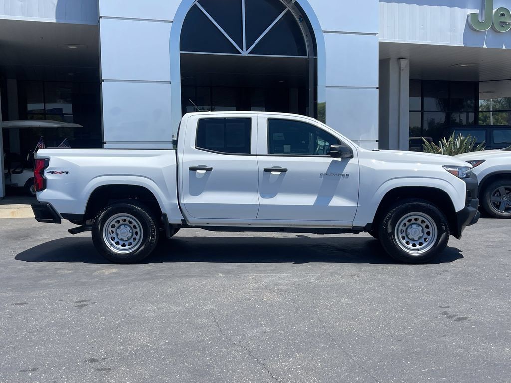 Used 2025 Chevrolet Colorado W/T AWD/4WD image 3