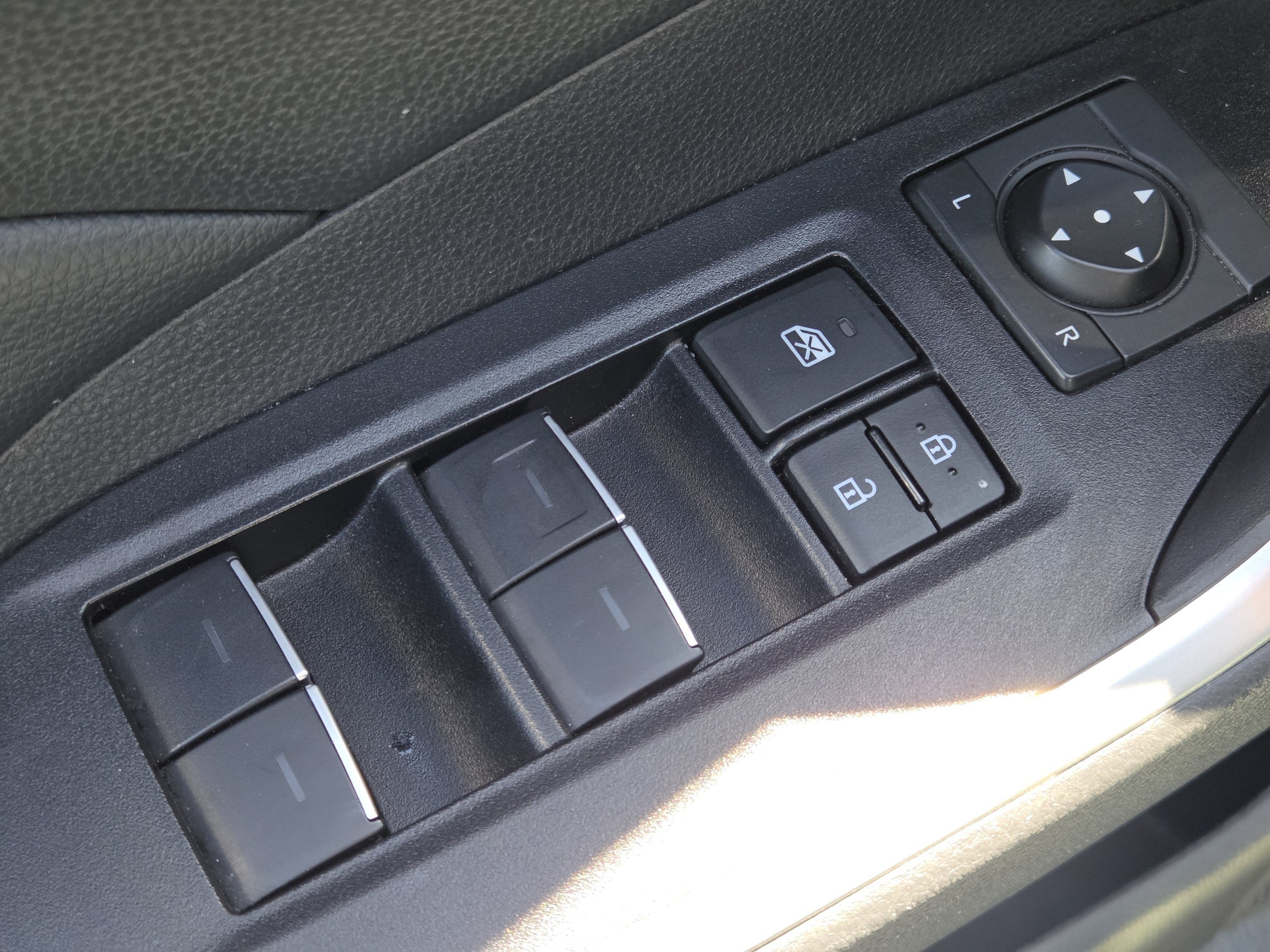 Used 2025 Toyota RAV4 XLE AWD/4WD image 30