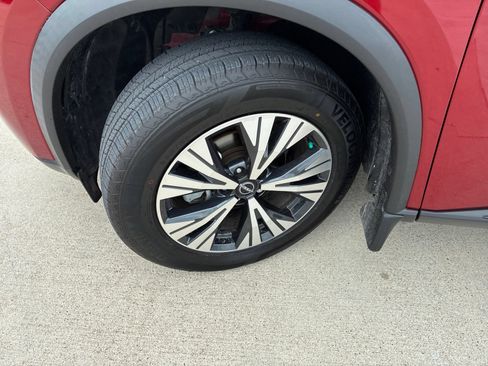 Used 2023 Nissan Rogue SV FWD image 9