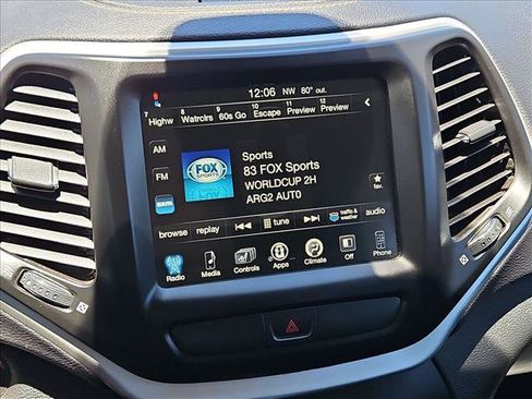 Used 2018 Jeep Cherokee Latitude Plus w/ Cold Weather Group AWD/4WD image 19