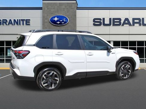 Used 2025 Subaru Forester Premium AWD/4WD image 11