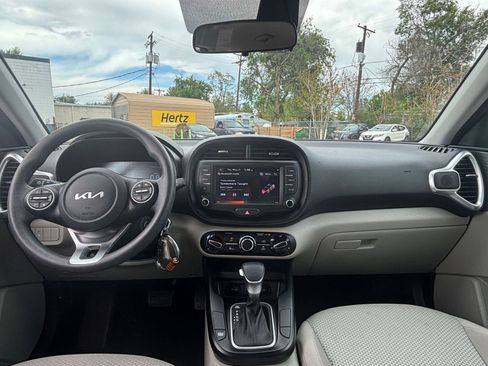 Used 2025 Kia Soul LX w/ LX Technology Package FWD image 30