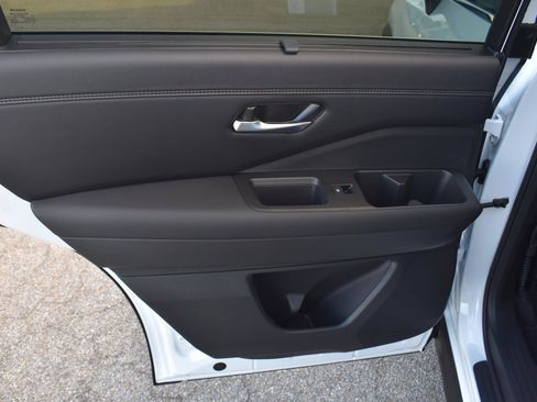 New 2026 Nissan Pathfinder Platinum FWD image 51