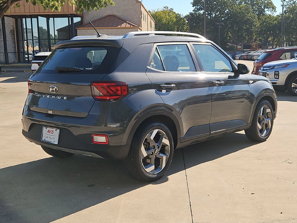 Used 2025 Hyundai Venue SEL FWD image 6
