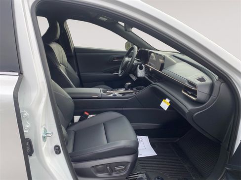 New 2025 Toyota Crown Signia image 15