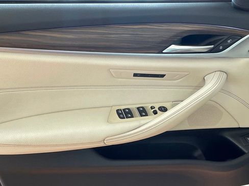 Used 2021 BMW 540i xDrive w/ M Sport Package image 18