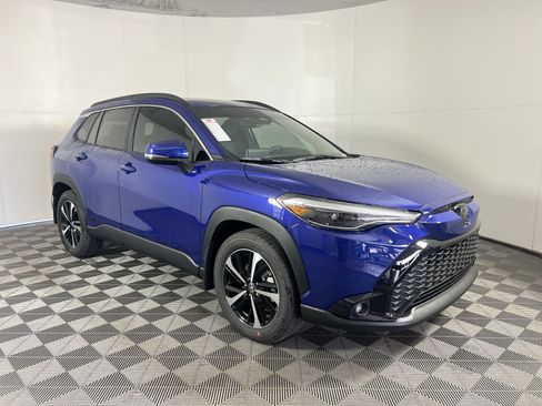 Used 2024 Toyota Corolla Cross AWD Hybrid w/ Convenience Package image 2