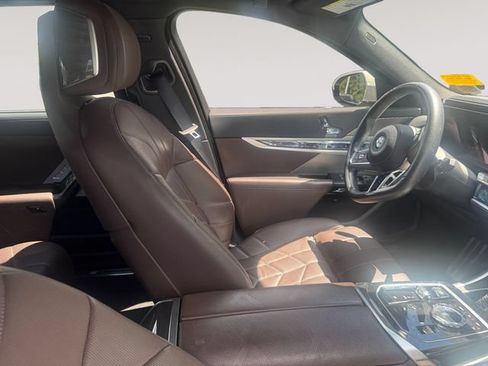 Used 2024 BMW i7 xDrive60 w/ Executive Package AWD/4WD image 15