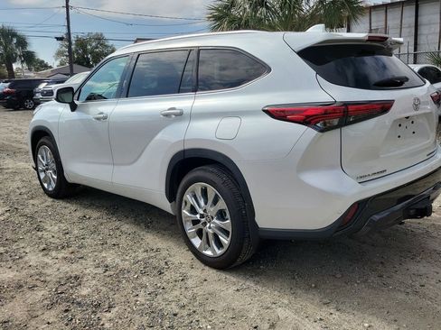 Used 2023 Toyota Highlander Limited image 4