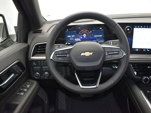 New 2025 Chevrolet Suburban Premier image 29