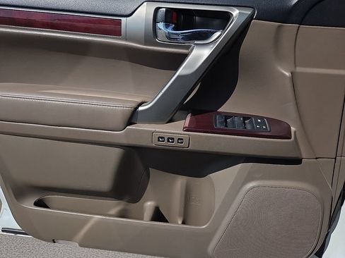 Used 2015 Lexus GX 460 Luxury AWD/4WD image 19
