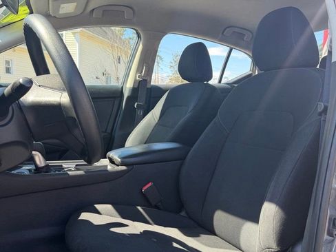 Used 2024 Nissan Sentra S image 10