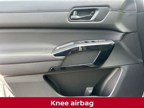 New 2025 Nissan Pathfinder SV w/ Black Appearance Package image 31