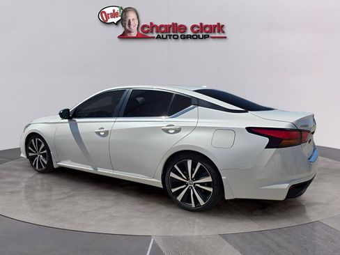 Used 2022 Nissan Altima 2.5 SR FWD image 3