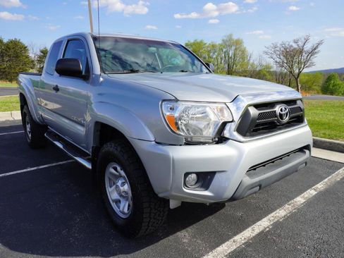 Used 2012 Toyota Tacoma PreRunner w/ SR5 Pkg image 16