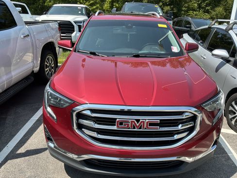 Used 2020 GMC Terrain SLT w/ Preferred Package FWD image 2