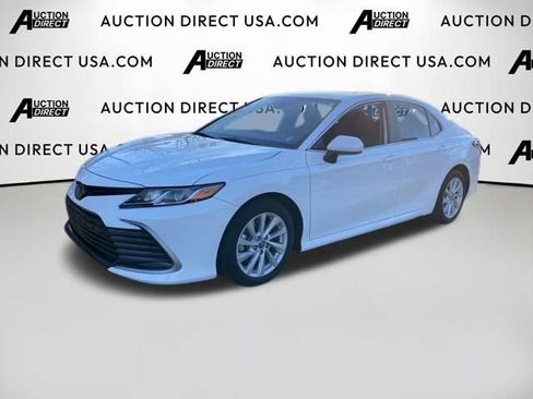 Used 2022 Toyota Camry LE image 1