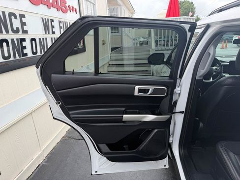 Used 2020 Ford Explorer XLT w/ Equipment Group 202A AWD/4WD image 26
