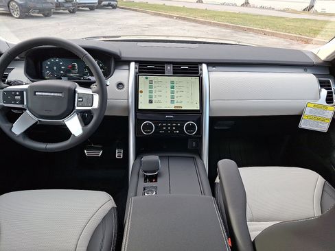 New 2026 Land Rover Discovery Limited Edition image 13