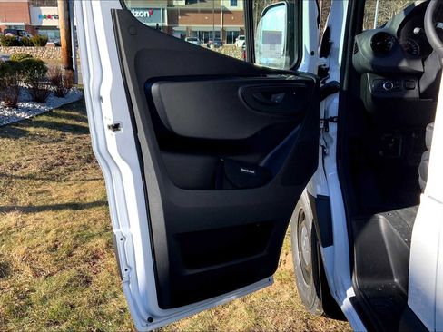 Used 2025 Mercedes-Benz Sprinter 2500 image 12
