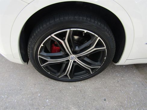 Used 2019 Maserati Levante GranSport AWD/4WD image 14