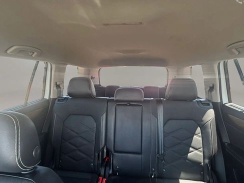 Used 2025 Volkswagen Atlas SE AWD/4WD image 15