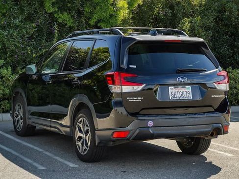 Used 2019 Subaru Forester Premium w/ All-Weather Package image 6