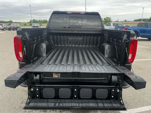Used 2024 GMC Sierra 1500 SLT w/ SLT Premium Plus Package AWD/4WD image 10