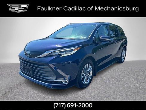 Used 2023 Toyota Sienna Platinum AWD/4WD image 12