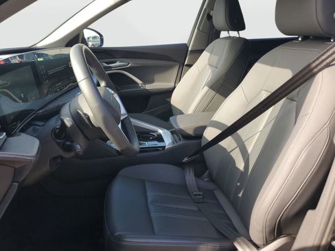 Used 2025 Audi Q5 Premium w/ Convenience Package image 18