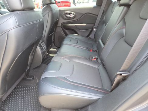 Used 2022 Jeep Cherokee Trailhawk w/ Premium Leather Package AWD/4WD image 23