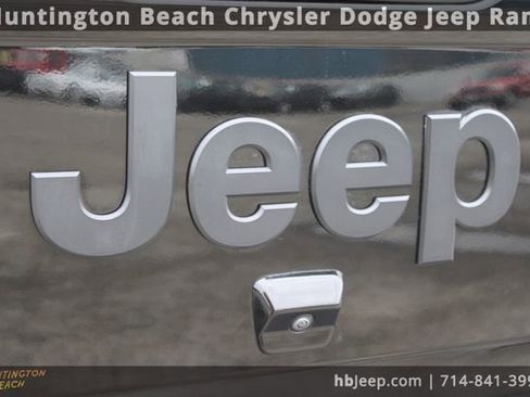 Used 2022 Jeep Gladiator Willys image 8
